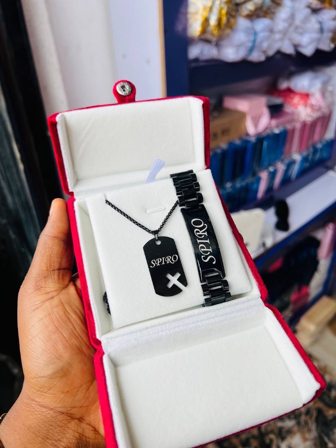 engraved-set-bracelet-and-necklace-6fuv