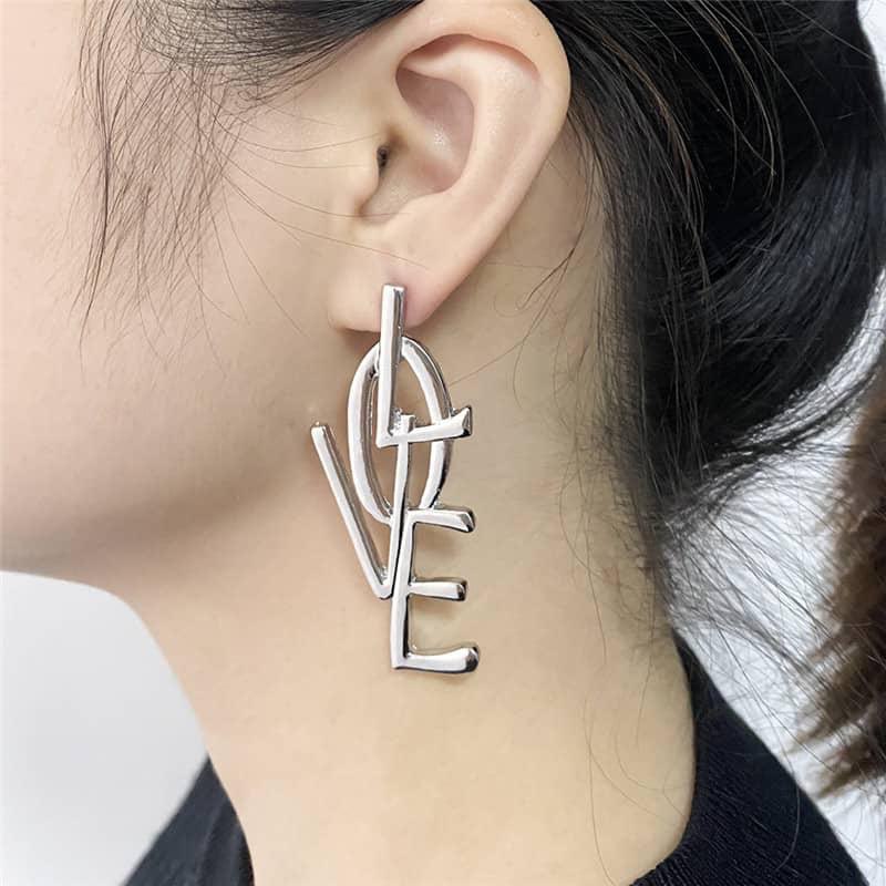 love-earrings-available-in-gold-0mwb