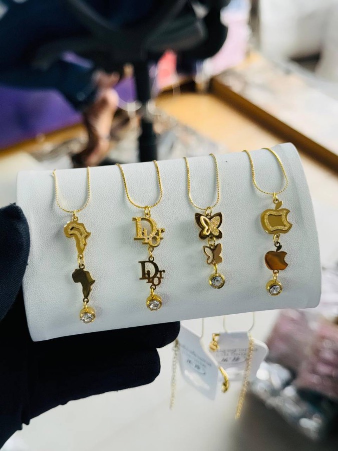 3step-stainless-steel-neckpieces-b83z